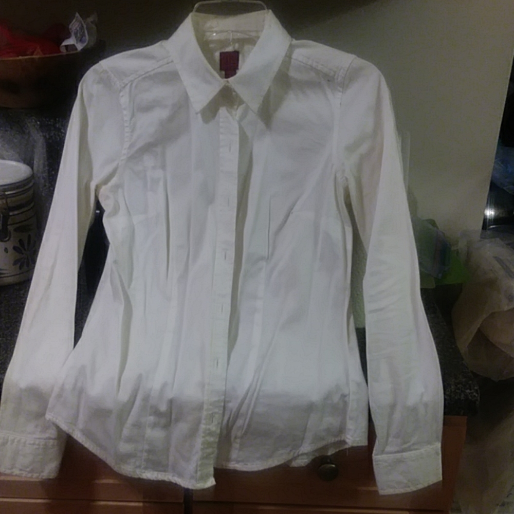 Gently Used Xs white button down shirt